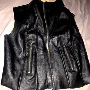Warms women’s edgy coat